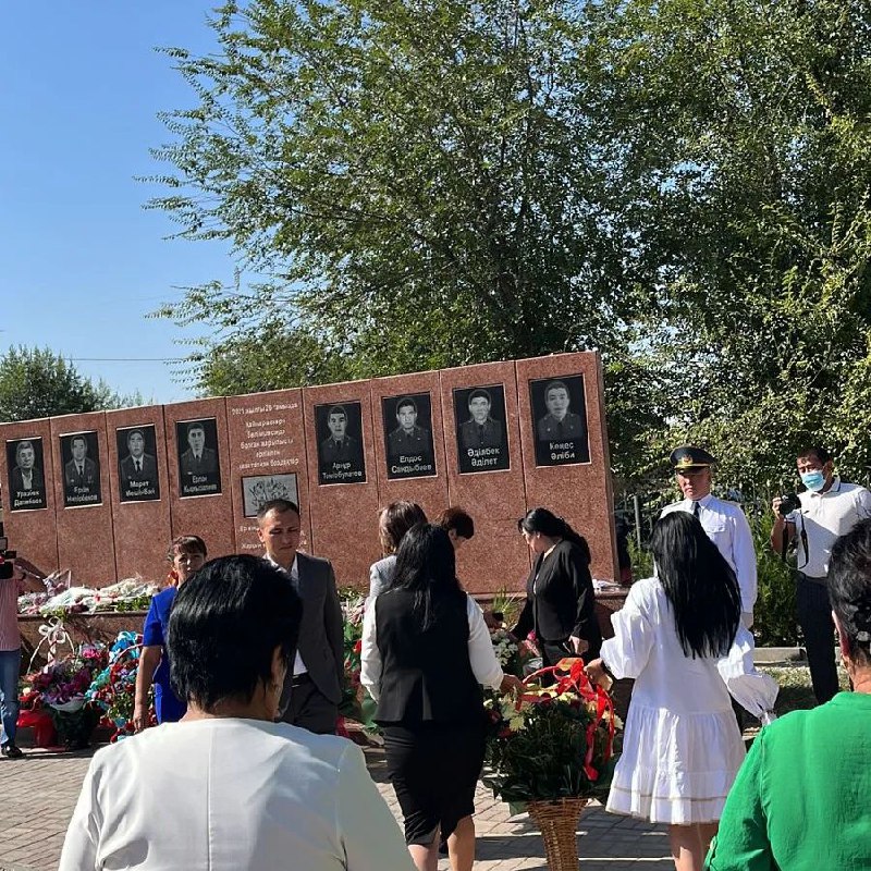 Бүгін Аль-Фараби атындағы мәдениет үйінің алдында 2021 жылғы 26 тамызда Қайнар әскери бөлімшесінде болған жарылыста ерлікпен қаза тапқан боздақтарға арналған ескерткіші ашылды.